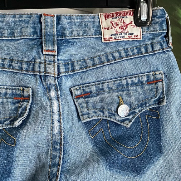 true religion distressed shorts - Picture 3 of 4